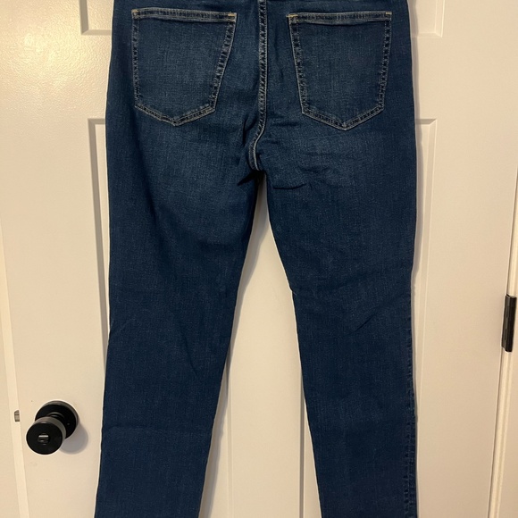 Gap Classic Straight Fit Jeans Women Size 12 (31) Regular Blue Stretch Dark Wash - Picture 4 of 10